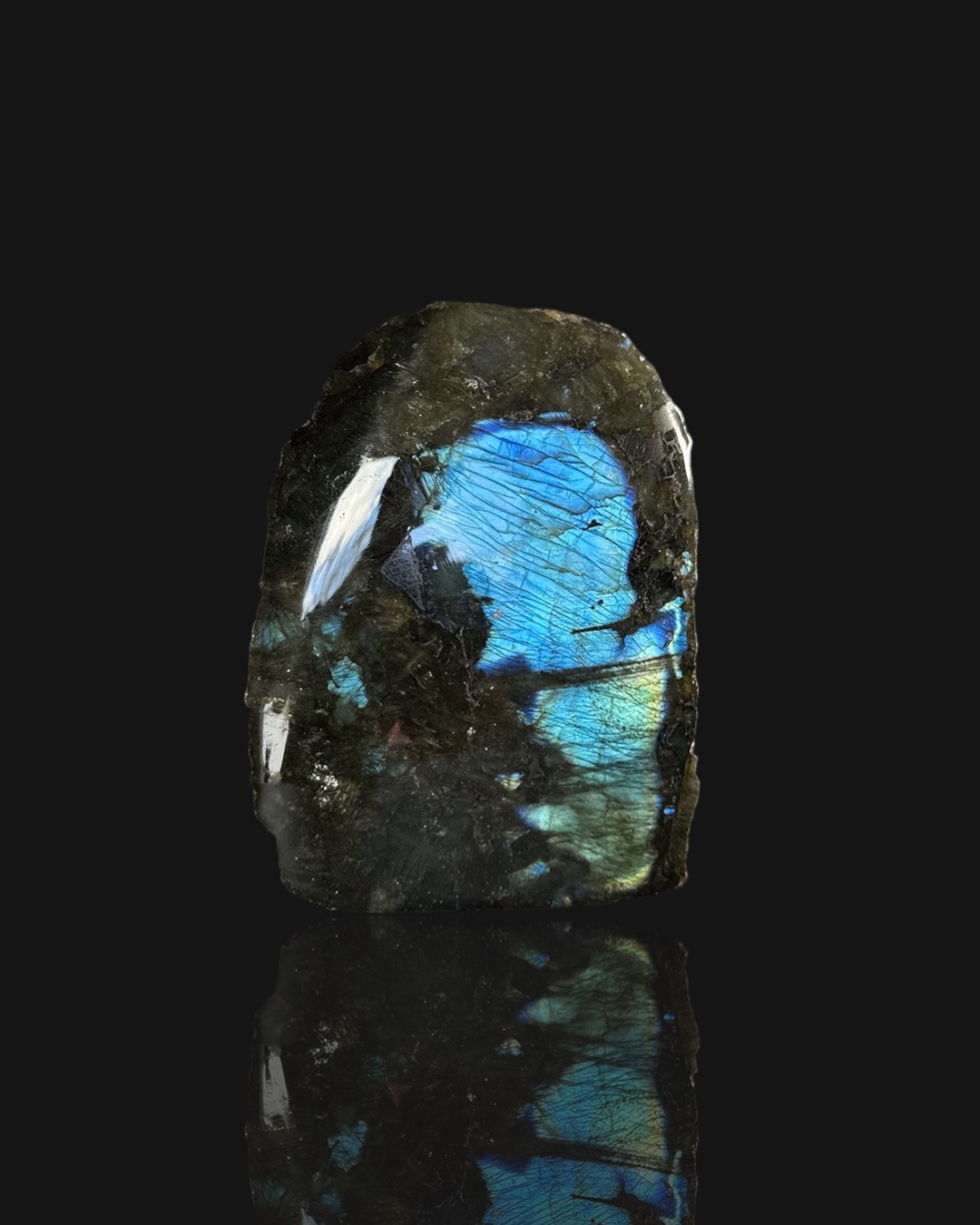 Labradorite  Flat base (Slab)
