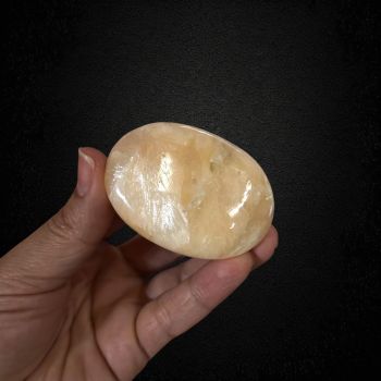 Stilbite Palm Stone